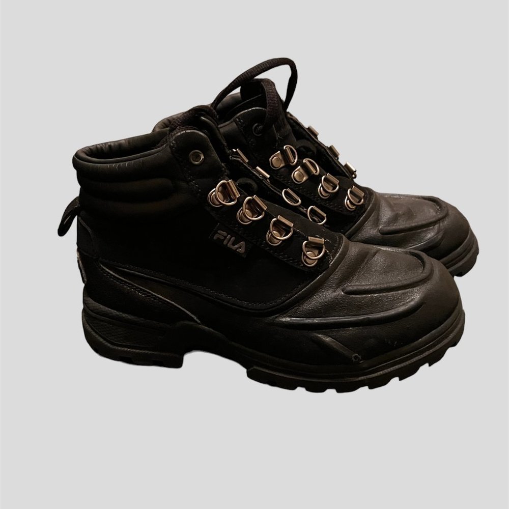 Fila size 2 1/2 weather tec black boots 3SH40122-001